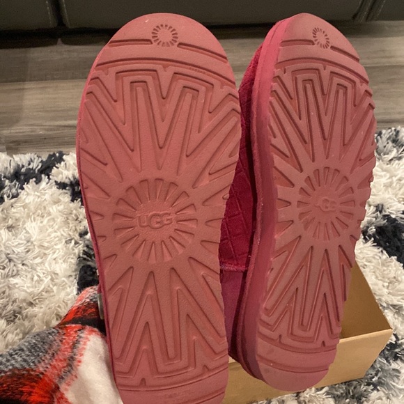 UGG Women's Red Quilted Boots Size 8 - Picture 3 of 4